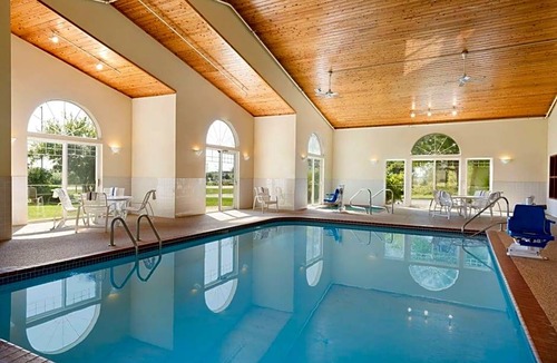 Mason City Hotel | 2-Star Hotel ∙ Country Inn & Suites by Radisson, Mason City, IA