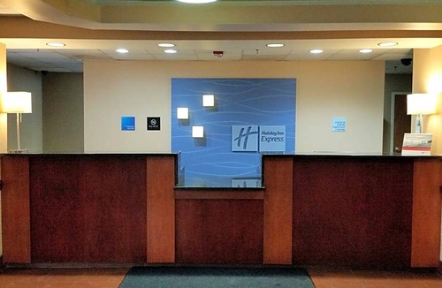 Edgewood Hotel | 2-Star Hotel ∙ Holiday Inn Express Edgewood-I-95 Hotel