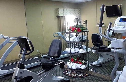 Edgewood Hotel | 2-Star Hotel ∙ Holiday Inn Express Edgewood-I-95 Hotel