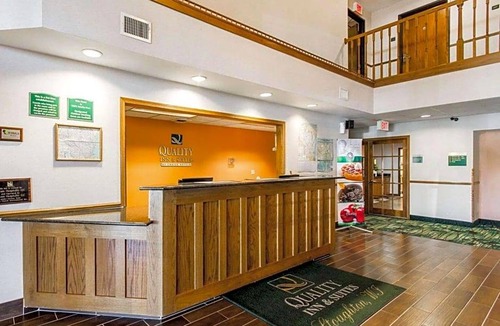 Stoughton Hotel | 2-Star Hotel ∙ Quality Inn & Suites Stoughton - Madison South