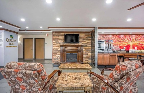 Southwest Area Hotel | 2-Star Hotel ∙ Quality Inn Cedar Rapids South