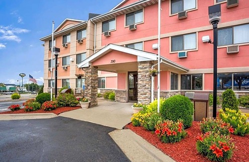 Southwest Area Hotel | 2-Star Hotel ∙ Quality Inn Cedar Rapids South