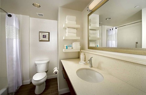 Lutherville Timonium Hotel | 2-Star Hotel ∙ Hampton Inn & Suites Baltimore North/Timonium, MD
