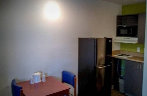 Terry Sanford Apartment | 2 Twin Beds|Non-Smoking