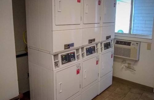 Terry Sanford Apartment | 2 Twin Beds|Non-Smoking