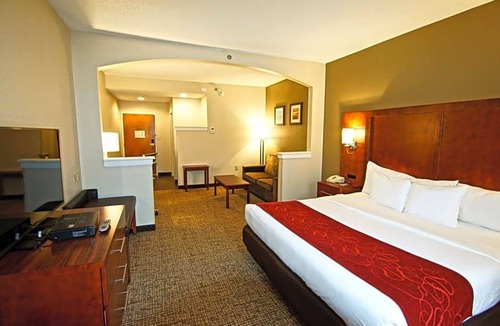 Monmouth Junction Hotel | 2-Star Hotel ∙ Comfort Suites Near University