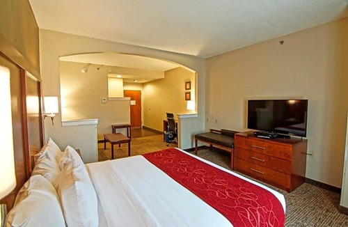 Monmouth Junction Hotel | 2-Star Hotel ∙ Comfort Suites Near University