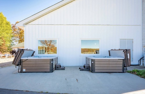 Crellin House | 20-Acre Estate w/Pool, Games & Meeting Space