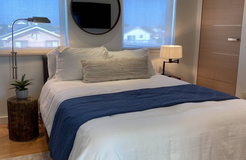 Southend House | 20% OFF REMAINING WEEKS! Waterview Mansion w/ Pool and Hot Tub