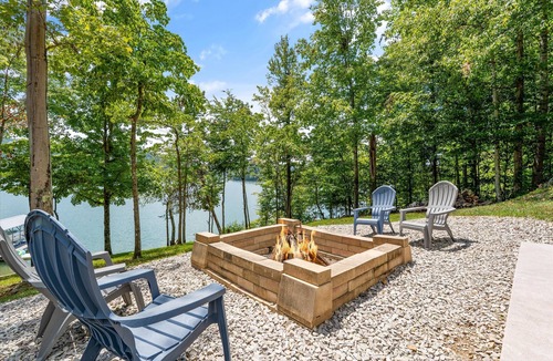 Sharps Chapel House | 🚨20% OFF WK Aug 16th!🚨Stunning Views, Private Dock, 5Acres, Fire-Pit & Kayaks!