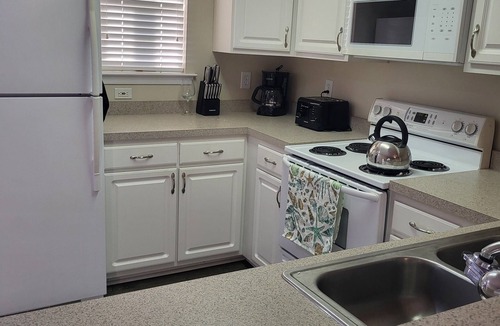 Rehoboth Beach Condo | 2103 Palms, 2-bedroom condo, Select Summer dates still available