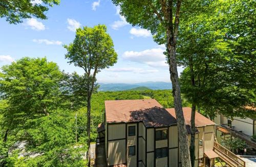 Beech Mountain Apartment | 220 Northridge Rd C1 by Carolina Stays