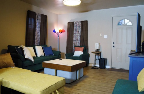 Montgomery House | 2321 Edward J Neetles Lane- 15 mins from Airport, Downtown, Walmart,