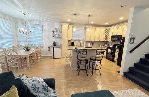 Gold Coast Condo | 23RD & ASBURY - TOO CUTE 3 BR 2 BATH- Goldcoast area! Free linens for 7+ booked