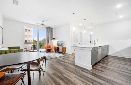 SoNo Apartment | 2B2B with Private Balcony Modern & Stylish - 2B4