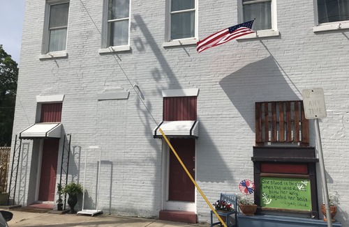 Belhaven Apartment | 2BR, 2B DOWNTOWN 2nd Story Apartment Sleeps 6-Walk to Shopping, Dining, and Dock