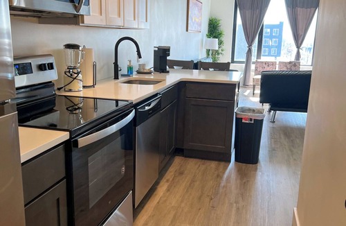 Elizabeth Apartment | 2BR apt near EWR bcxl