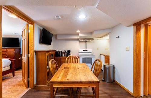 Oakdale Apartment | 2BR Basement - Near St Paul - WFH Desk & Patio