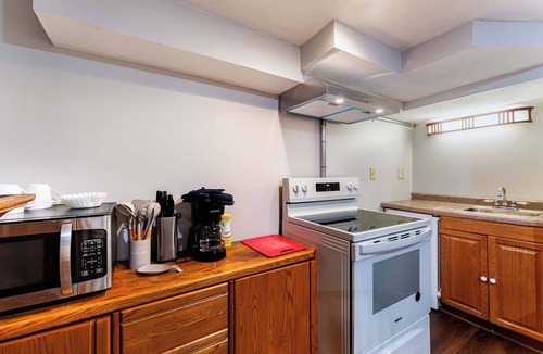 Oakdale Apartment | 2BR Basement - Near St Paul - WFH Desk & Patio