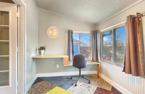 Des Moines House | 2BR Family Charmer Duplex near Drake