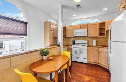 Asbury Park House | 2BR Guest House - Sleeps 6 - Walk to Beach & Fun