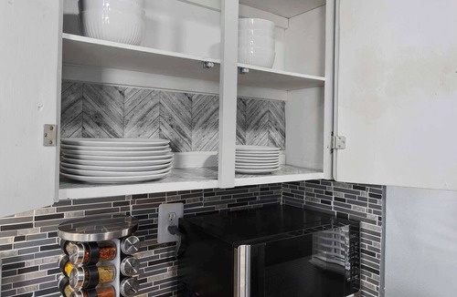 Olathe House | 2BR Home with King beds Dogs OK