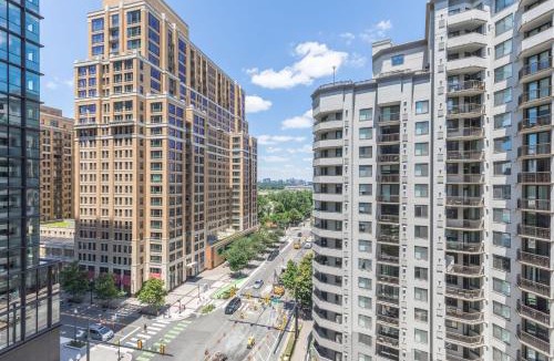 Crystal City Apartment | 2BR Luxury Apartment Near DC & Airport