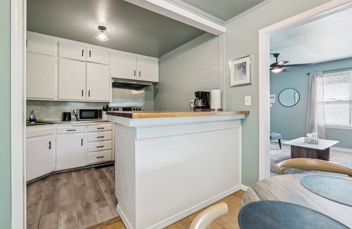 Midwest City Apartment | 2BR with laundry near Rose State & Tinker — booked for the washer/dryer #L1