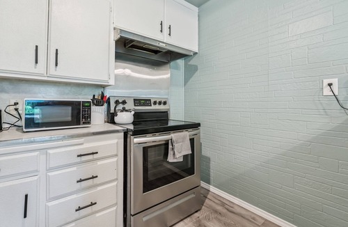 Midwest City Apartment | 2BR with laundry near Rose State & Tinker — booked for the washer/dryer #L1