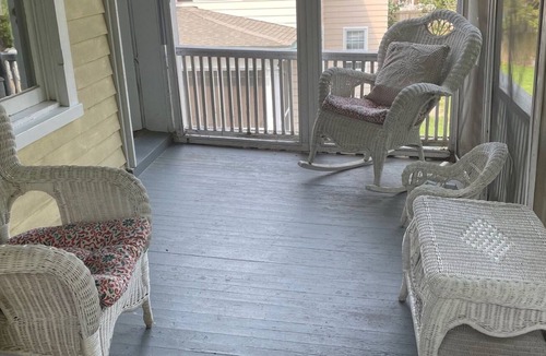 Cambridge House | 2nd Floor apartment on beautiful street in historic district