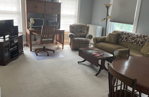 Cambridge House | 2nd Floor apartment on beautiful street in historic district