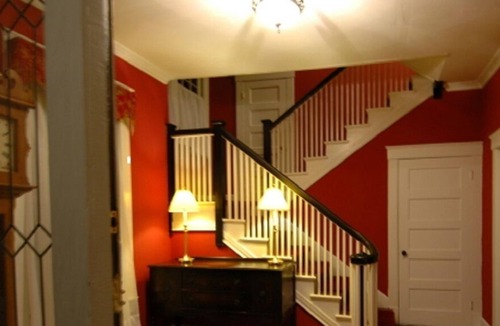 Cambridge House | 2nd Floor apartment on beautiful street in historic district