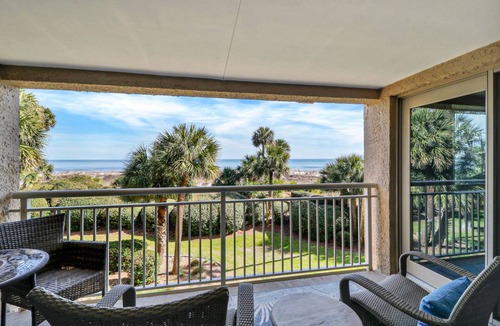 Palmetto Dunes Villa | 2nd floor Captain’s Walk condo offers great ocean and landscaping views!
