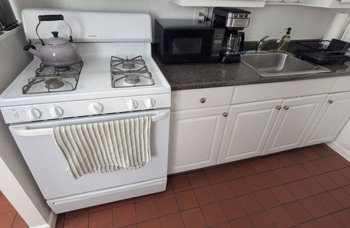 South Philadelphia Apartment | 2nd Floor South Philly Apartment w/a view of Stadiums. Quiet street w/parking!