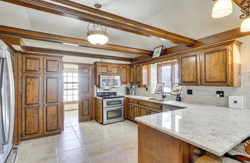 Blue Springs Cottage | 3,000-sq-ft Group Getaway w/Pool Near Kansas City