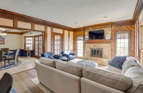 Blue Springs House | 3,000-Sq-Ft Group Getaway w/Pool Near Kansas City