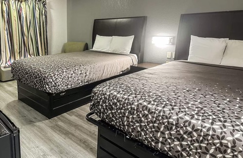 Guntersville Hotel | 3 Affordable Rooms Steps from Kiwanna's Park Adventures – Just 3 Miles Away