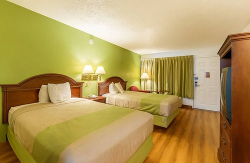 Edgewood Hotel | 3 Affordable Rooms w/Close Proximity to I-95