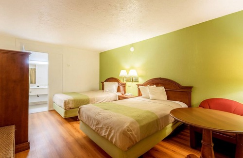 Edgewood Hotel | 3 Affordable Rooms w/Close Proximity to I-95