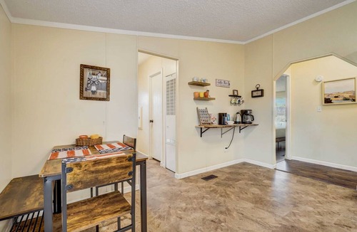 Peyton House | 3 BD, Poker, Pool Table, Foosball, Hot tub & more!