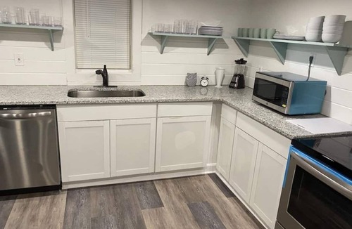 Decherd House | 3 bed 2 bath Renovated Home Near the Lake