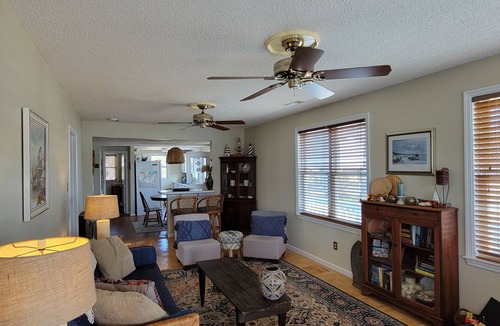 Merritt Cottage | 3 bed cottage, Bohemian vibe, boat dock & S.porch