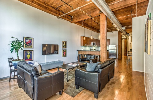 Downtown West Apartment | 3 Bed DWTN Loft✦Sleep 6✦Walk to Attractions✦Pets