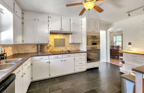 Temple House | 3 Bed, Pool, & Shuffleboard