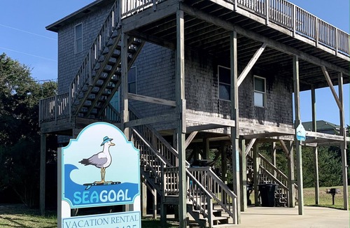 Frisco House | 3 Bedroom 2.5 Bath- Beautiful Oceanview Cottage 2 Minute Walk to Remote Beach.
