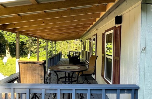 Stoutsville House | 3 Bedroom 2 Bath Cabin nestled in the woods minutes from Mark Twain Lake.