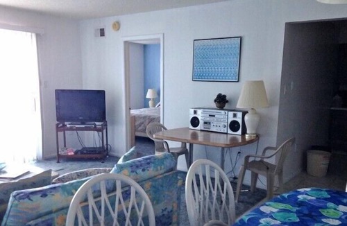 Sea Isle City Condo | 3 Bedroom 2 Bath Sleeps 8 Beachfront Condo Bookings are not confirmed until fully executed lease is received with Owner approval. CHECK IN TIMES VARY/CHECK YOUR LEASE