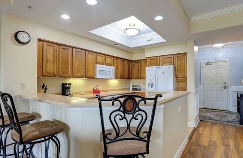 Palmetto Dunes Villa | 3 Bedroom/3 Bathroom Bright Villa in a Gated Complex - Harbour and Pool Views