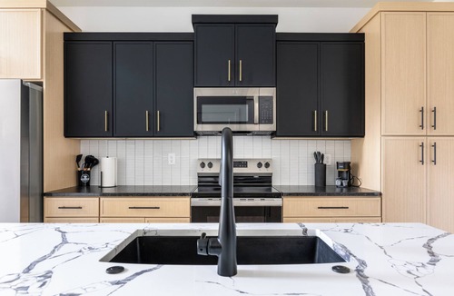 Olathe House | 3-bedroom brand new modern Townhome located at K-10 and K-7