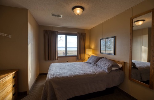 Yankton Cabin | 3 Bedroom Cabin- Lewis and Clark Resort